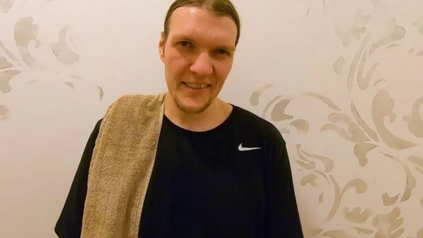 Philipp mit Handtuch nach dem Training